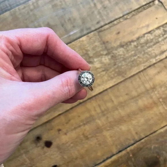 Pretty Ring (Cosmetic Jewelry) - Picture 1 of 3